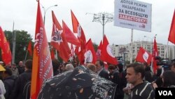 扎納奧津事件後，俄羅斯左翼勢力2012年6月在莫斯科組織集會支持哈薩克石油工人。集會現場標語呼籲罷工並抨擊納扎爾巴耶​​夫政權。