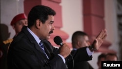 El presidente Nicolás Maduro anunció a los empresarios nuevas medidas económicas para combatir la escasez y la inflación.