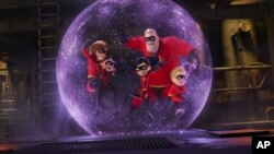 Esta imagen difundida por Disney Pixar muestra una escena de “Incredibles 2”