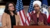 Anggota DPR AS dari Partai Demokrat: Rashida Tlaib (kiri) dan Ilhan Omar berbicara di Capitol Hill, Washington DC. 