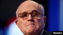 Rudy Giuliani giờ nói rằng ông không biết liệu có phụ tá nào của ban vận động Trump thông đồng với Moscow trong chiến dịch tranh cử tổng thống năm 2016 hay không.