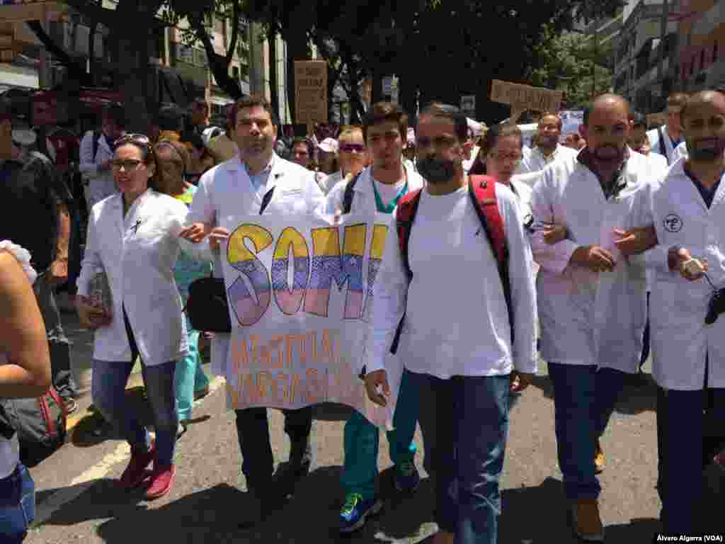 Médicos, enfermeras y personal del sector salud alzan sus voces en Venezuela.