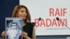 La femme du blogueur saoudien Raif Badawi reçoit le prix Sakharov en son nom