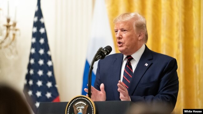 美国总统特朗普与芬兰总统尼尼斯托在白宫东厅举行联合新闻发布会。(2019年10月2日)