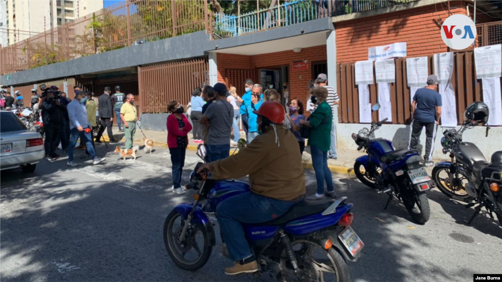 Colegio de votaciones en San Luis, en la organizaci&#243;n El Cafetal, al este de Caracas, Venezuela, el 21 de noviembre de 2021. [Foto: Carolina Alcalde]