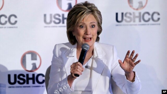 La precandidata presidencial Hillary Clinton también dijo que legalizar a los indocumentados ofrecerá un mercado de trabajo más eficiente y los trabajadores indocumentados dejarían de ser explotados. 
