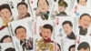 中国商店出售的一副“中国梦”众官图扑克牌，习近平是“大王”，但英语这张牌是JOKER，也就是“小丑”。