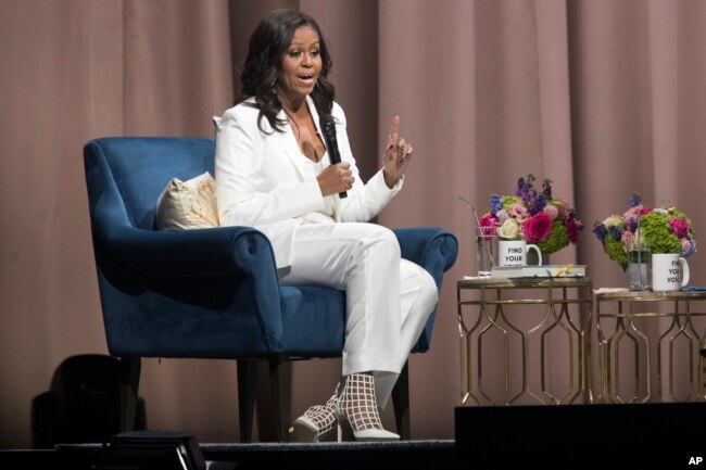 La exprimera dama estadounidense, Michelle Obama, presentó en Londres su libro "Becoming".