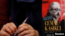 Hatice Cengiz, Turkish fiancee of slain Saudi journalist Jamal Khashoggi, attends a news conference to present a book on Khashoggi, in Istanbul, Feb. 8, 2019. 