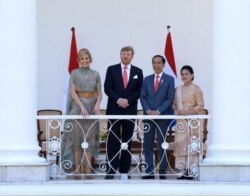 Presiden Jokowi , Ibu Negara Iriana, beserta Raja Willem dan Ratu Maxima berpoto bersama di Istana Presiden Bogor, Jakarta , Selasa, 10 Maret 2020. (Biro Setpres)