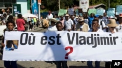 Reporters hold a banner with a question that asks in French: "Where is Vladjimir?" as hundreds of journalists marched to demand an investigation into why the 30-year-old photojournalist Vladjimir Legagneur vanished while on assignment, in Port-au-Prince, Haiti, March 28, 2018.