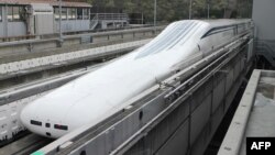 Kereta magnet atau 'magnetic levitation' (maglev) yang diuji Jepang di dekat Gunung Fuji (foto: ilustrasi). 