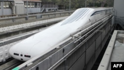 The Central Japan Railway Co.'s seven-car 'magnetic levitation' or maglev train returns to the station after setting a new world speed record in a test run near Mount Fuji, April 21, 2015. 