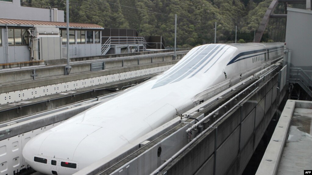 Kereta Api Jepang Magnetic Levitation Di Dekat Gunung Fuji