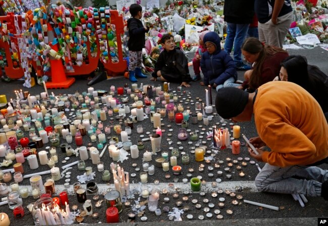 Students light candles as they gather for a vigil to commemorate victims of Friday's shooting, outside the Al Noor mosque in Christchurch, New Zealand, March 18, 2019.