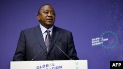 Président Uhuru Kenyatta ya Kenya na likita la Mateya na mokili, na Londres, 29 juillet 2021.