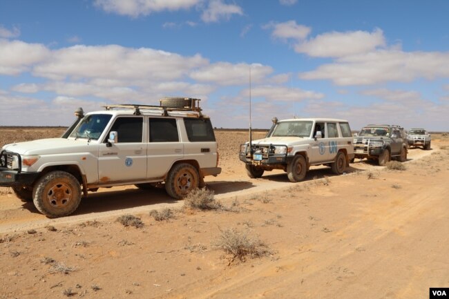 FAO Humanitarian teams travel for miles across Somalia's desert to help pastoralists on the move, near Bandar Beyla, Puntland, Somalia, March 2017. (N. Wadekar/VOA)