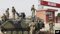 Binh sĩ Thổ Nhĩ Kỳ tại cửa khẩu biên giới với Syria