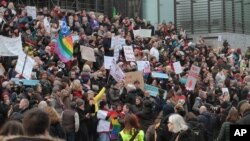 지난 9일 독일 쾰른 시에서 성차별과 성폭력을 규탄하는 플레시몹 행사에 여성 시위대가 참여했다.
