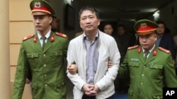 Ông Trịnh Xuân Thanh ra tòa hồi tháng 1/2018