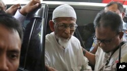 Abu Bakar Ba'asyir setibanya di RSCM untuk pemeriksaan kesehatan, 1 Maret 2018. (Foto: dok).