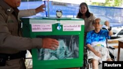 A voter arrives to cast their ballot in the general election at a polling station in Bangkok, Thailand, March 24, 2019. REUTERS/Soe Zeya Tun