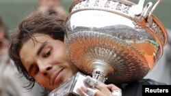 Tây vợt Rafael Nadal của Tây Ban Nha đoạt danh hiệu Pháp Mở rộng năm 2012