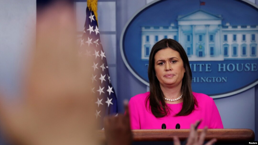 Bà Sarah Sanders.