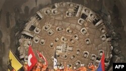 В Швейцарии завершили бурение самого длинного в мире туннеля