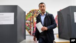 Cem Ozdemir, lîderekî partiya Keskan li Almanya û kandîdê wezarteaÇandinê di kabîneya nû ya hikûmeta Almanya de.