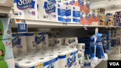 资料照片：华盛顿近郊马里兰州洛克维尔市一家Giant超市补货后出现在货架上的厕纸。(2020年3月8日)