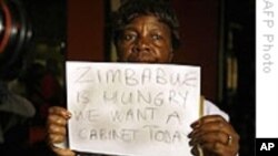 Zimbabwe Women Activists Warn of Continuing Hardships without Reform