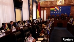 Debate de legisladores bolivianos durante una sesión del Senado el 20 de noviembre de 2019.