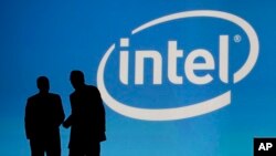 El mayor fabricante de chips para computadora del mundo, Intel, está comprando a la empresa diseñadora de chips, Altera.