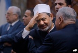 Sheikh Ahmed el-Tayeb, Grand Imam of Al-Azhar, the pre-eminent institute of Islamic learning in the Sunni Muslim world, greets participants of the second round of meetings between the Muslim Council of Elders and the World Council of Churches at Al Azhar headquarters in Cairo, Egypt, April 26, 2017.