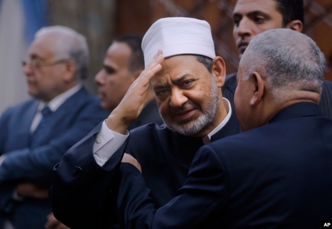 Sheikh Ahmed el-Tayeb, Grand Imam of Al-Azhar, the pre-eminent institute of Islamic learning in the Sunni Muslim world, greets participants of the second round of meetings between the Muslim Council of Elders and the World Council of Churches at Al Azhar headquarters in Cairo, Egypt, April 26, 2017.