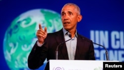 Obama prononce un discours à la COP26 à Glasgow, en Écosse. (le 8 novembre 2021, Reuters/Phil Noble).