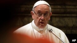 El papa dijo que el Vaticano debe modernizarse para responder mejor a las necesidades de la Iglesia de hoy.