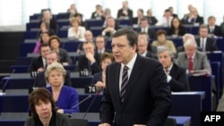 Yevropa Komissiyasi, ittifoq ijroiya organi, raisi Joze Manuel Barroso Tashqi ishlar vazirasi Ketrin Ashton bilan, Strasburg