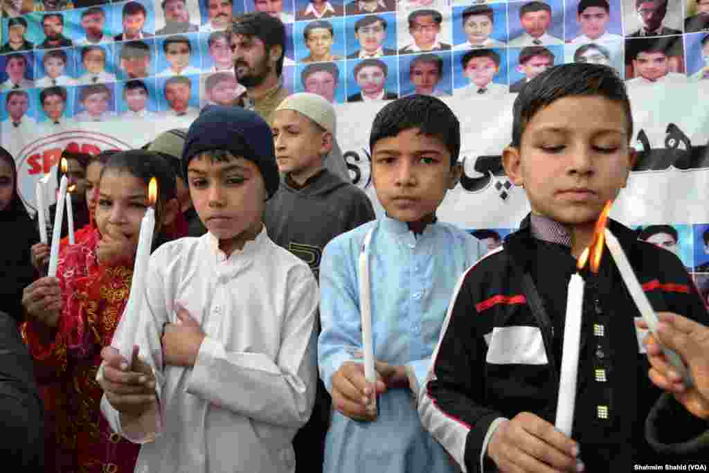 پشاور کے آرمی پبلک اسکول پر ہونے والے دہشت گرد حملے کو دو سال مکمل ہو گئے ہیں۔