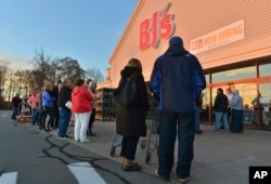 BJ's Wholesale Club members line up for Black Friday doorbuster deals in Northborough, Mass., Nov. 24, 2017.