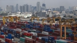 FILE PHOTO: Shipping containers stand at a port in Bangkok, Thailand, March 25, 2016. REUTERS/Athit Perawongmetha/File Photo