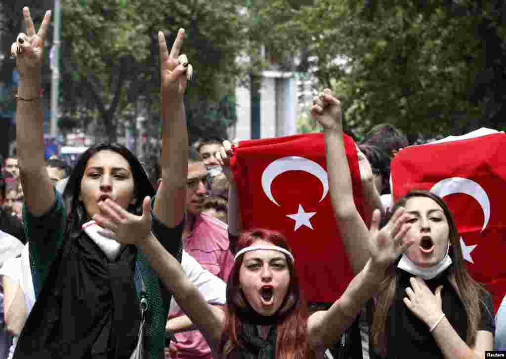 ترکی میں مظاہروں کا آغاز استنبول کے تقسیم چوک سے ہوا ۔