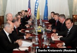 Joe Biden, tada potpredsjednik SAD, na sastanku sa članovima Predsjedništva BiH, Javierom Solanom, predstavnikom EU za vanjsku politiku i Valentinom Inzkom, visokim predstavnikom u BiH, maj 2009.