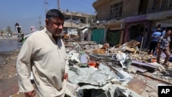 بغداد میں ہونے والے بم دھماکے کے بعد کا منظر