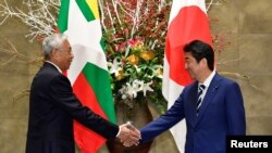 ဂျပန်နိုင်ငံကို အလည်အပတ်ခရီးအဖြစ် ရောက်နေတဲ့ သမ္မတ ဦးထင်ကျော် ဂျပန်ဝန်ကြီးချုပ် Shinzo Abe နဲ့ တွေ့ဆုံ