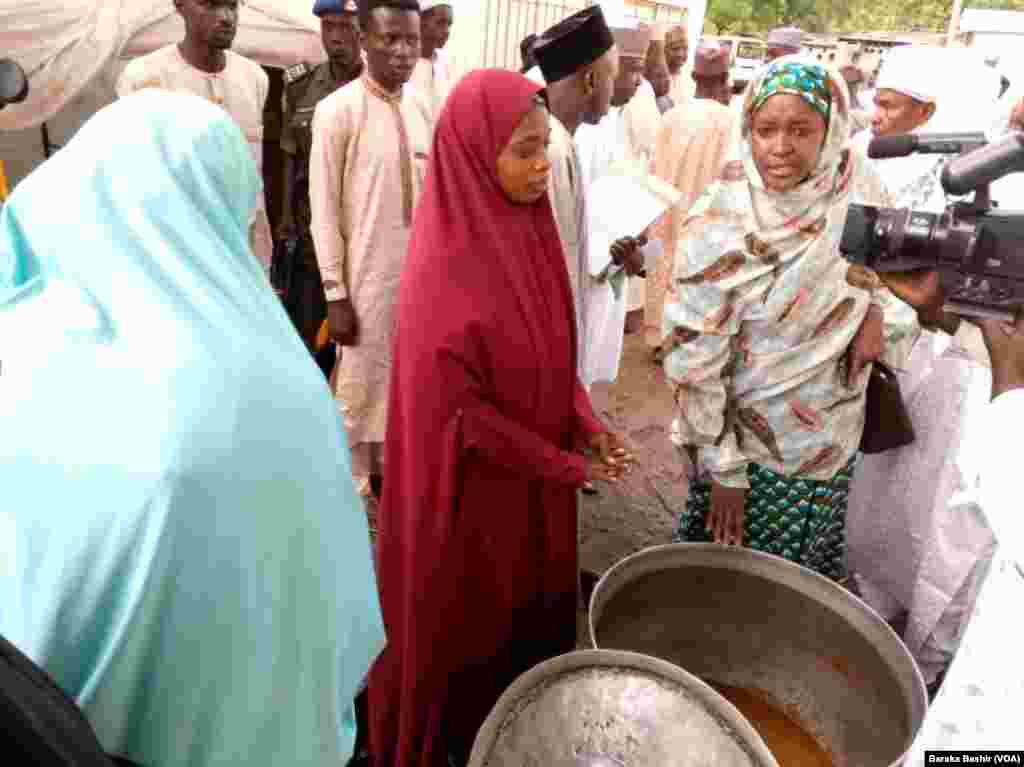 Gwamnati Ta Ba Marasa Galihu Abincin Shan Ruwa A Jihar Kano