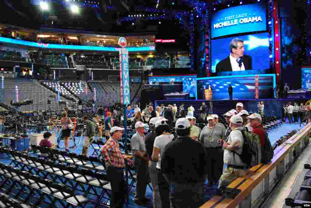 Delegates tour the floor ahead of the convention, September 3, 2012. (J. Featherly/VOA) 