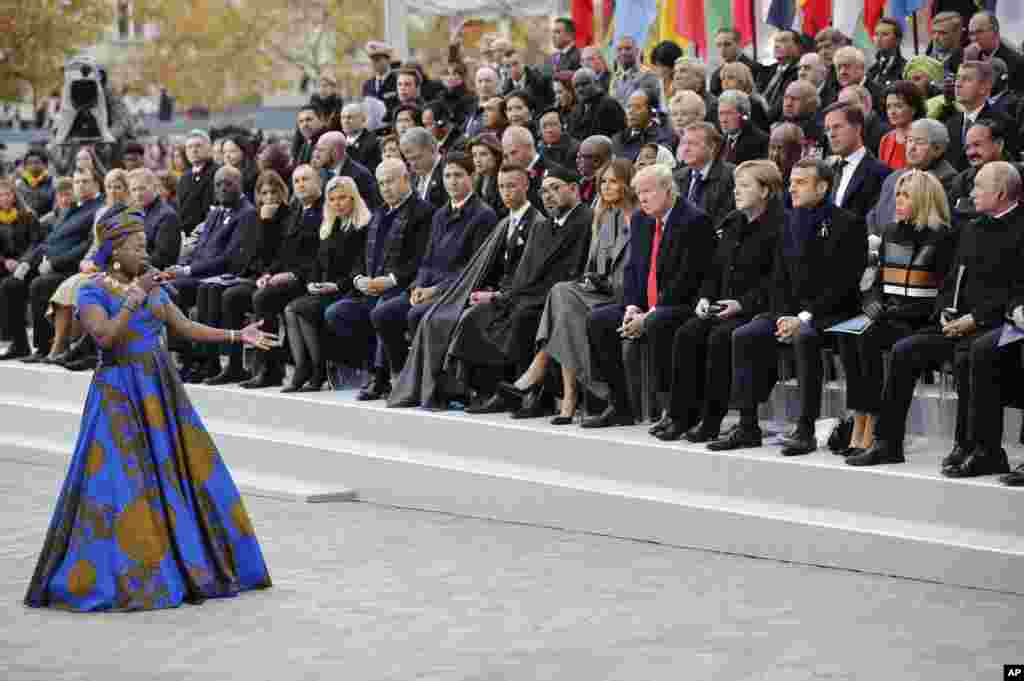 Benin&#39;s Angelique Kidjo performs in front of heads of states and world leaders at the Arc de Triomphe, Nov. 11, 2018 in Paris.