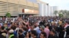 이라크 시위대, 의사당 점거...비상사태 선포